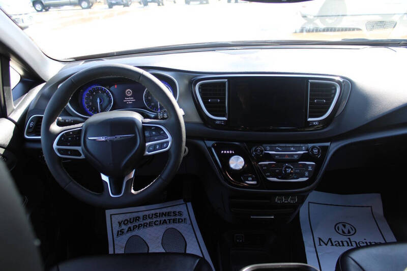 2025 Chrysler Pacifica Select