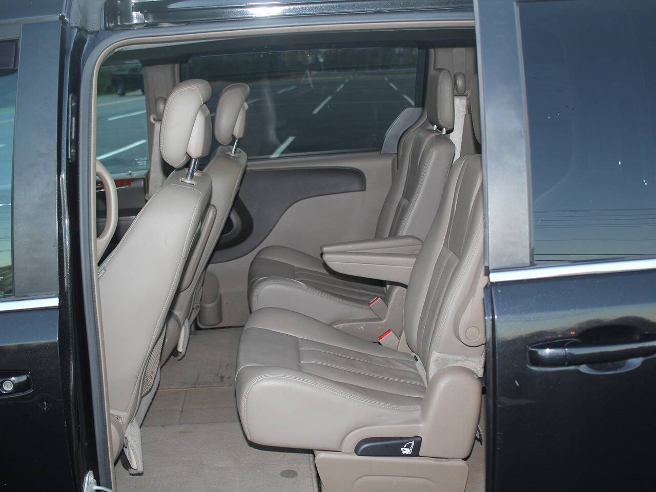 2015 Chrysler Town & Country Touring photo 19