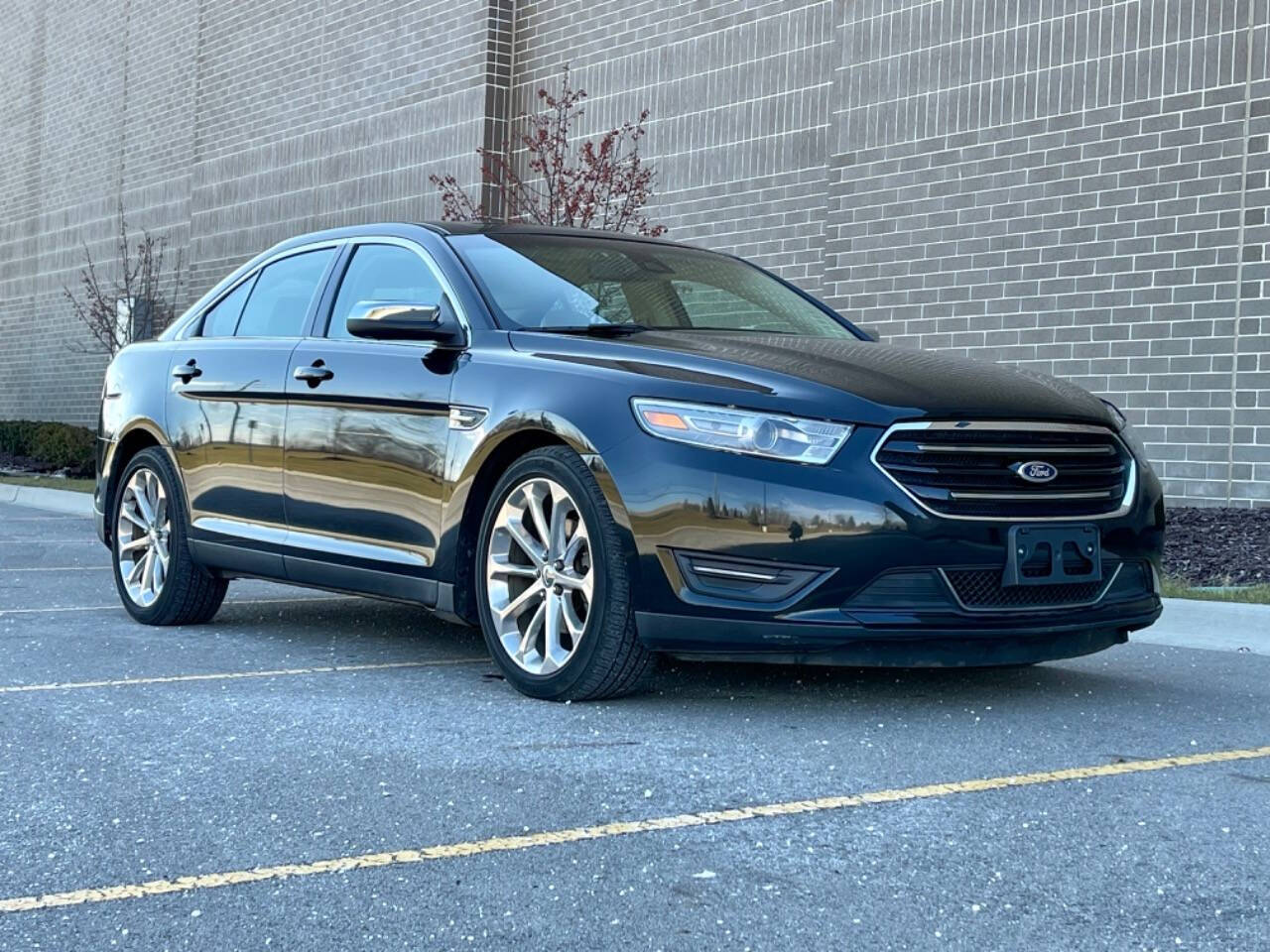 2014 Ford Taurus for sale at Phoenix Motor Co in Romulus, MI