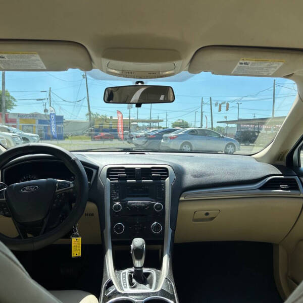 2015 Ford Fusion SE
