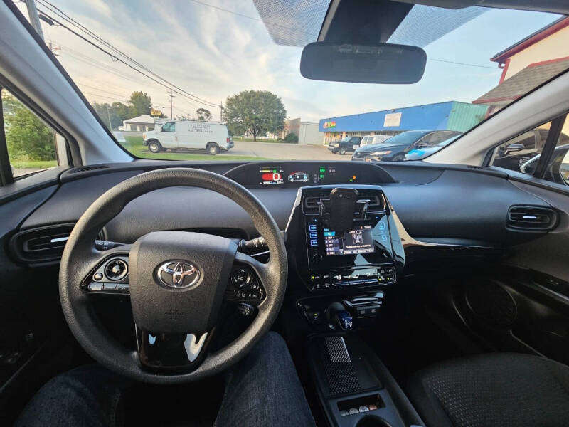 2019 Toyota Prius LE