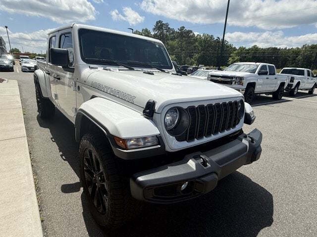 2025 Jeep Gladiator NightHawk