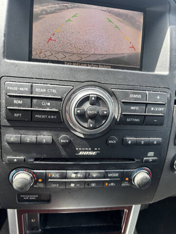 2011 Nissan Pathfinder LE