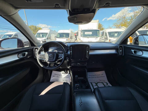 2021 Volvo XC40 T5 Momentum