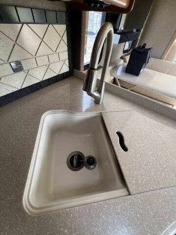 2016 Thor Motor Coach Palazzo 33.2 1 Owner!