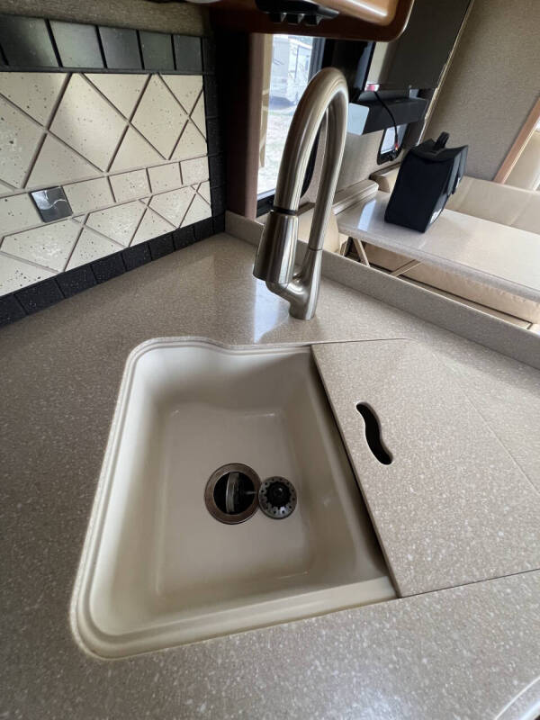 2016 Thor Motor Coach Palazzo 33.2 1 Owner!