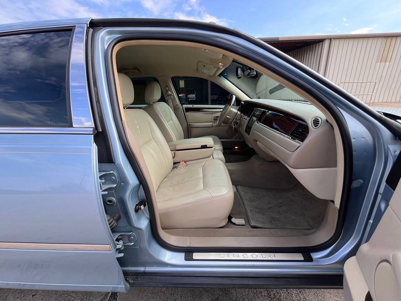 2010 Lincoln Town Car for sale at Carnival Car Company in Victoria, TX