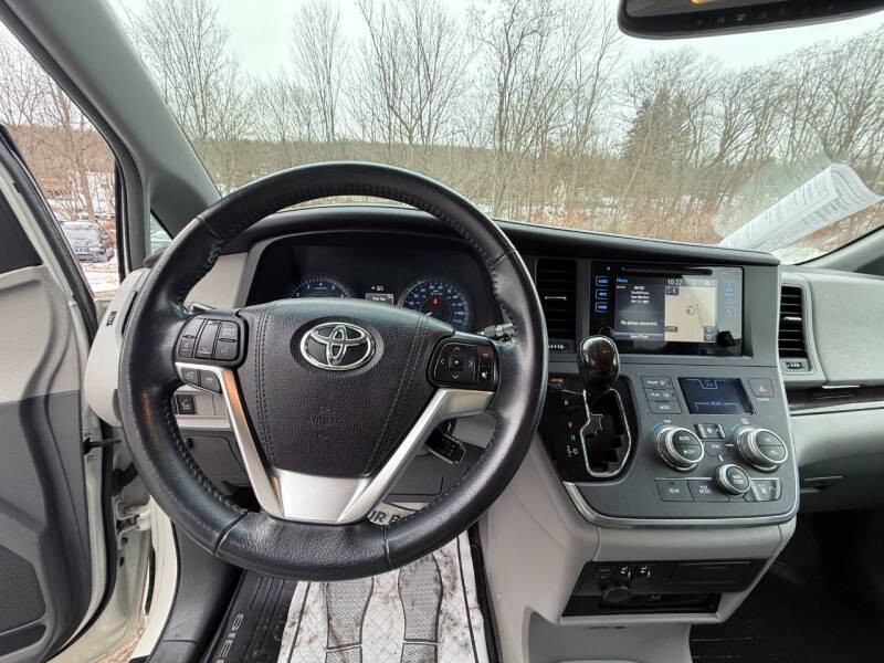 2016 Toyota Sienna XLE Premium 8-Passenger