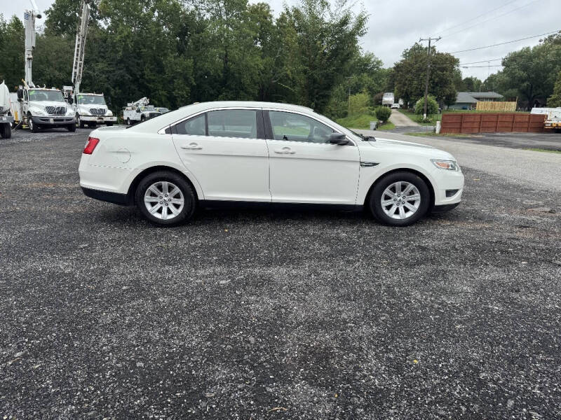 2012 Ford Taurus SE