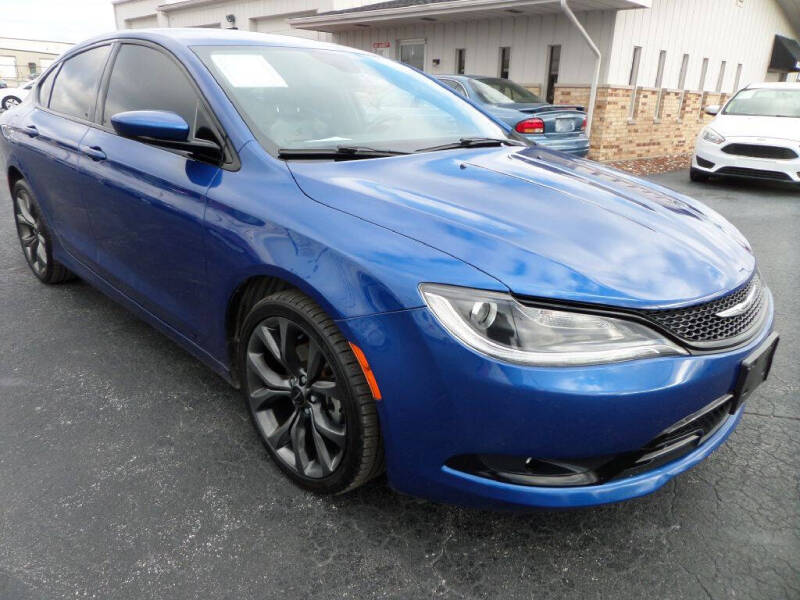 2016 Chrysler 200 S photo 13