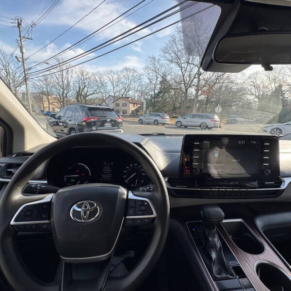 2021 Toyota Sienna LE 8-Passenger