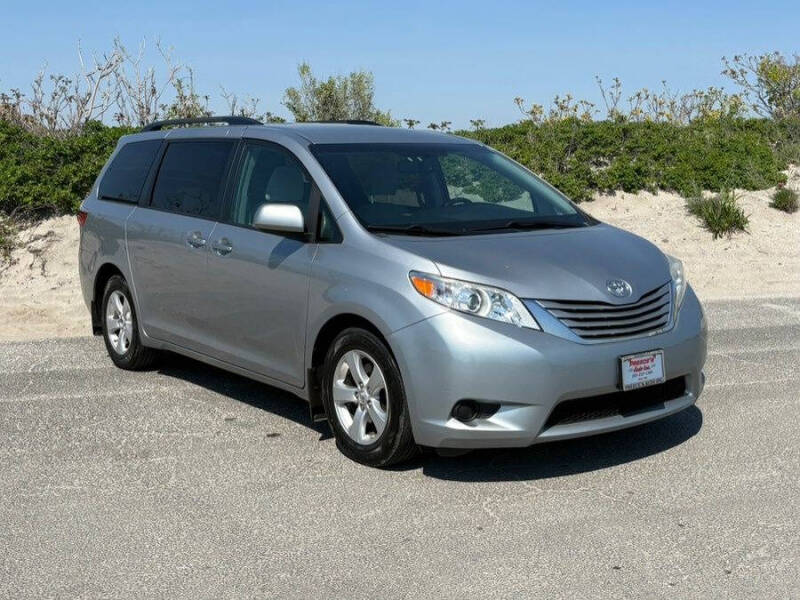 2016 Toyota Sienna LE 8-Passenger