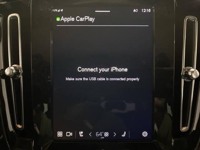 2025 Volvo XC40 B5 Plus Bright Theme