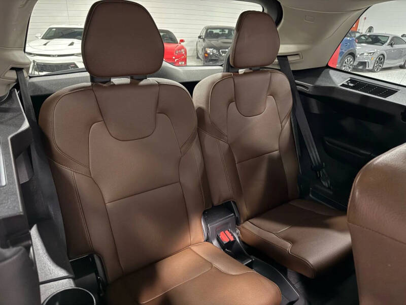 2019 Volvo XC90 T6 Momentum