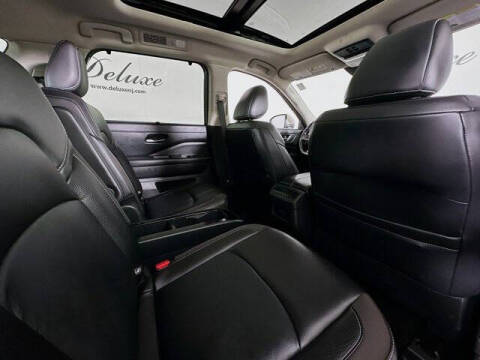 2024 Nissan Pathfinder SL