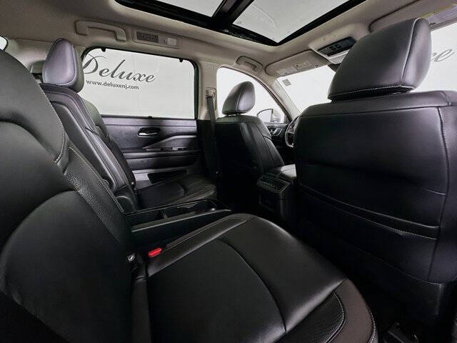 2024 Nissan Pathfinder SL