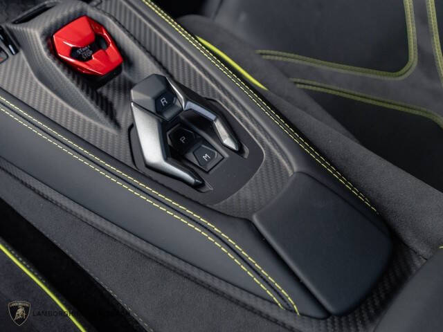 2025 Lamborghini Revuelto