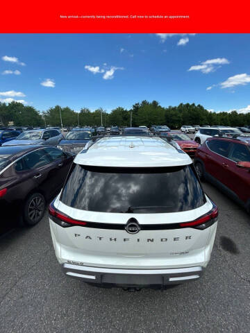 2024 Nissan Pathfinder Platinum