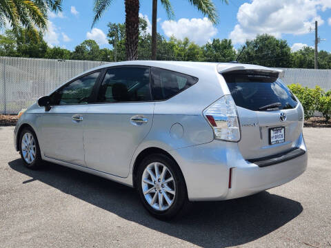 2013 Toyota Prius v Five