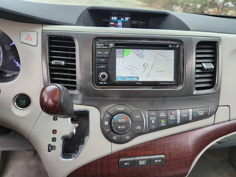 2013 Toyota Sienna XLE 8-Passenger