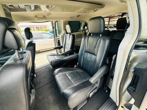 2014 Chrysler Town and Country Touring