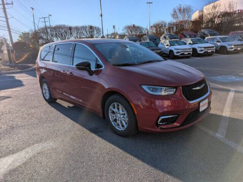 2026 Chrysler Pacifica Select