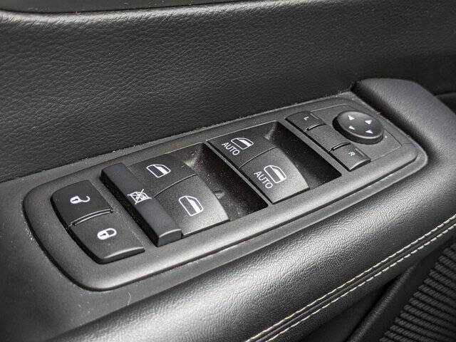 2025 Chrysler Voyager LX