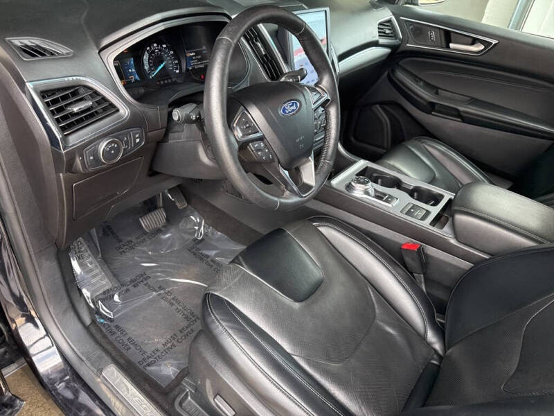 2022 Ford Edge Titanium