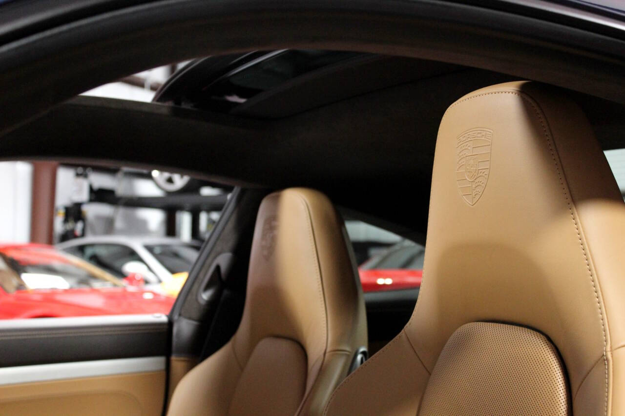 2015 Porsche 911 23