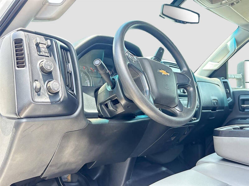 2022 Chevrolet Silverado 5500HD