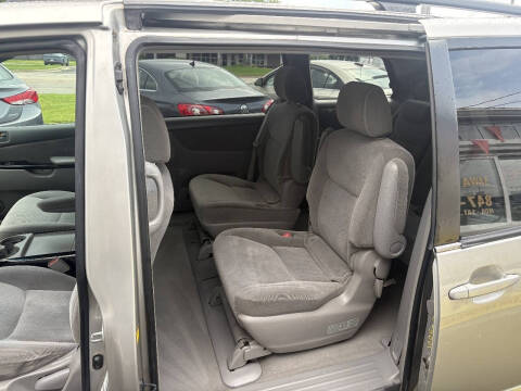2004 Toyota Sienna CE 7 Passenger