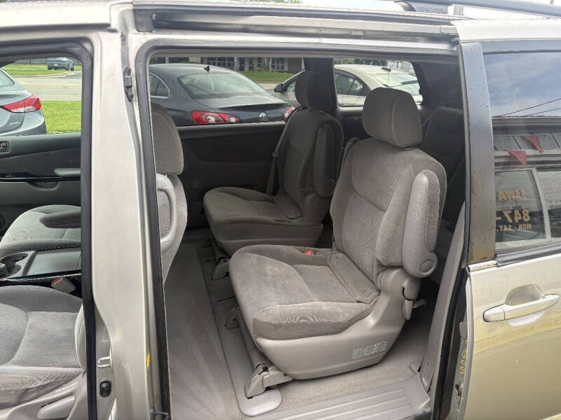 2004 Toyota Sienna CE 7 Passenger