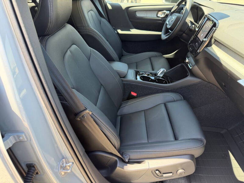 2026 Volvo XC40 B5 Plus