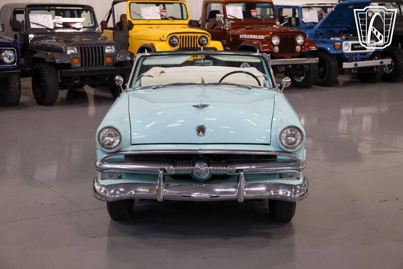 1953 Ford Crestline