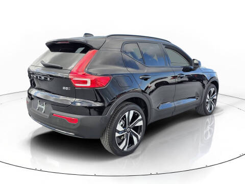 2026 Volvo XC40 B5 Plus