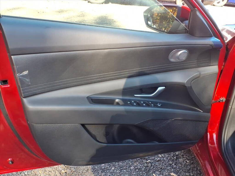 2025 Hyundai Elantra SE