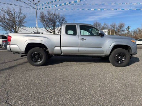 2017 Toyota Tacoma SR