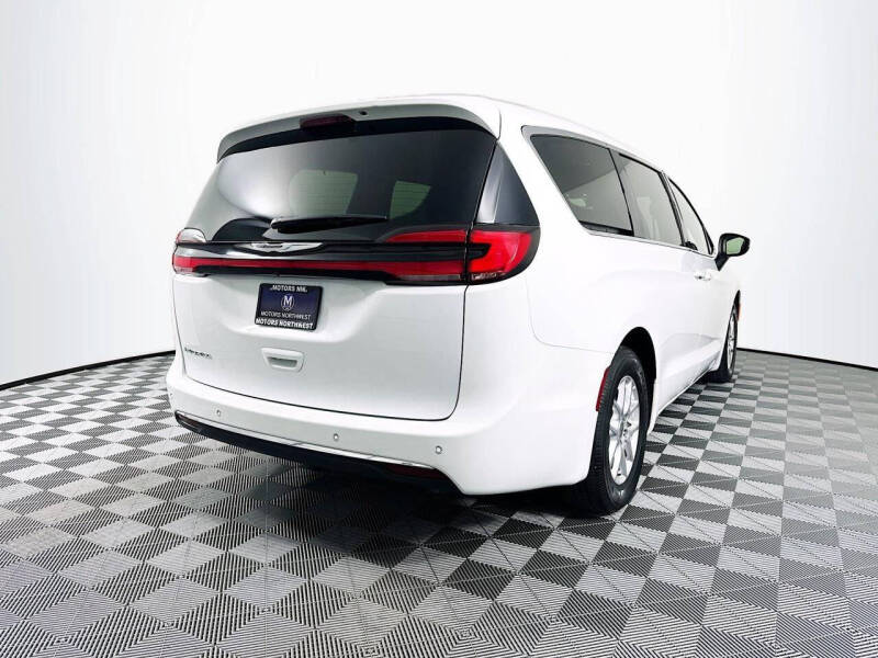 2023 Chrysler Pacifica Touring
