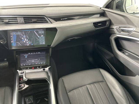 2023 Audi e-tron quattro Premium Plus