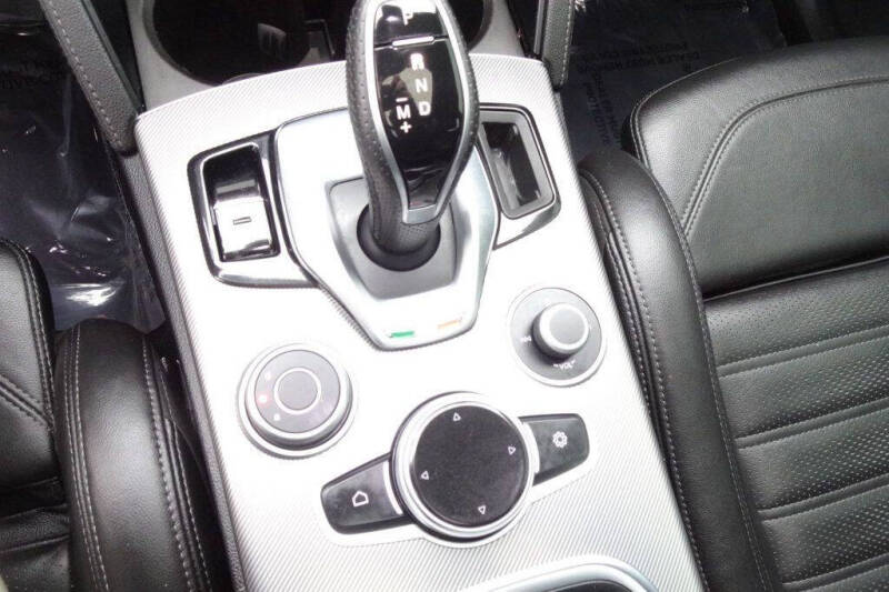 2022 Alfa Romeo Stelvio Veloce