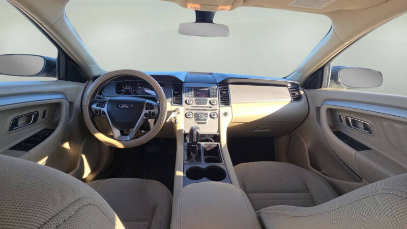 2018 Ford Taurus SE