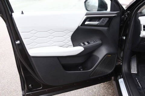 2025 Mitsubishi Outlander SEL Platinum Edition