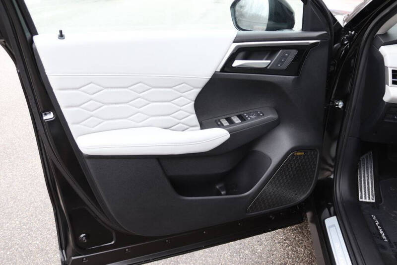 2025 Mitsubishi Outlander SEL Platinum Edition