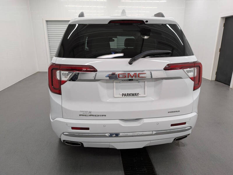 2023 GMC Acadia Denali