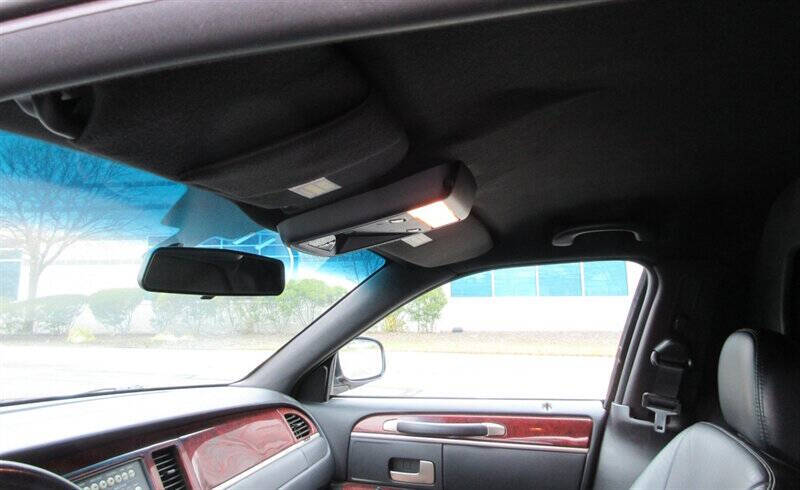 2003 Lincoln Town Car Executive
