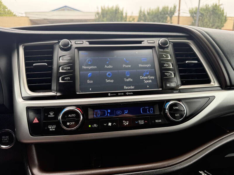 2017 Toyota Highlander SE