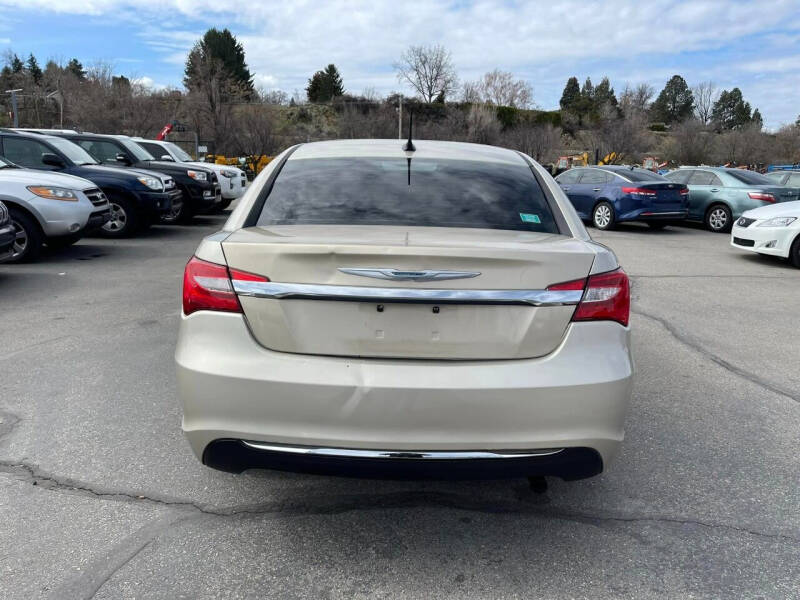 2013 Chrysler 200 Touring