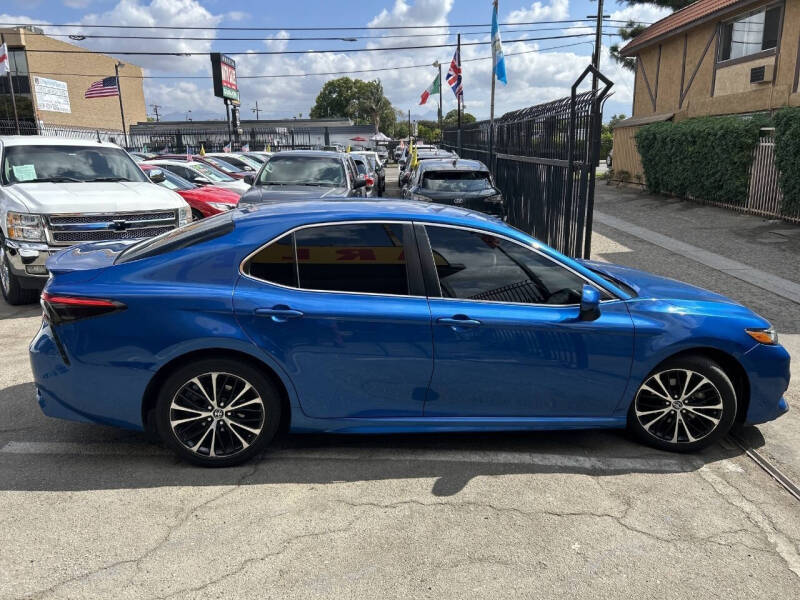 2018 Toyota Camry SE