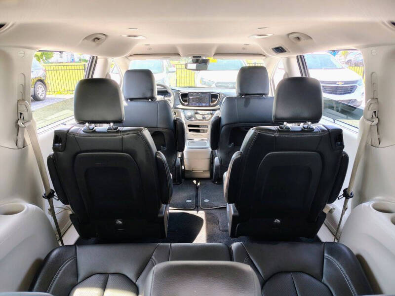 2022 Chrysler Pacifica Touring L
