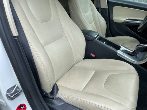 2017 Volvo V60 Cross Country T5 Premier